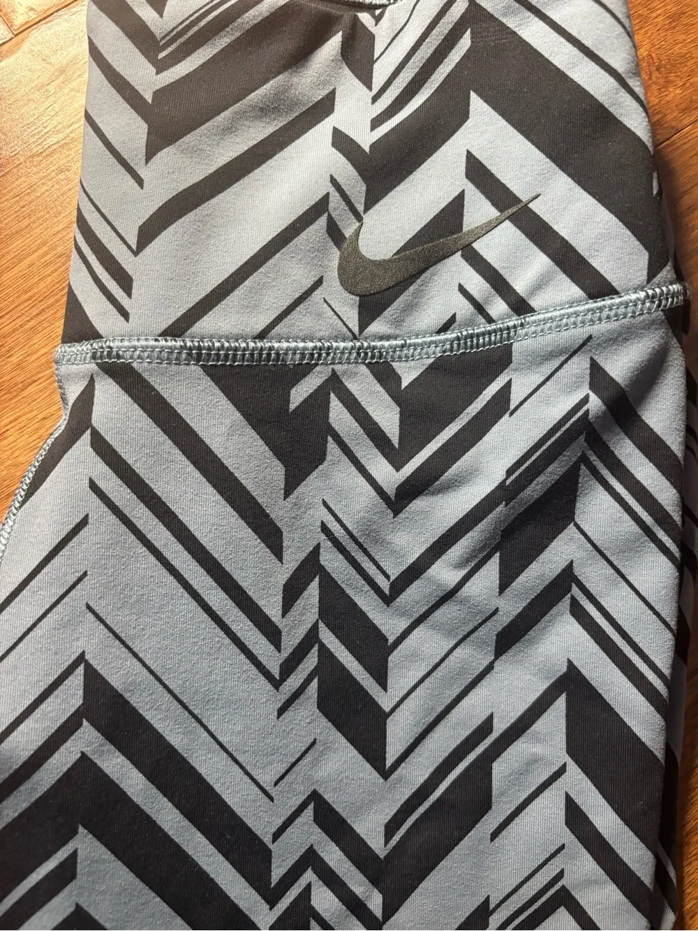 Women’s Nike Dri-Fit Leggings Black/Gray 27.5” Size XS - Excellent Condition!